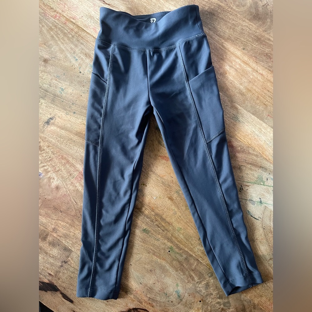 Girls athletic pants. Like new.